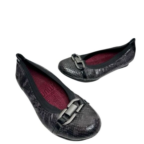 Munro Flats Size 6.5 Ivy II Black Snake Slip On Flexible - Picture 5 of 10